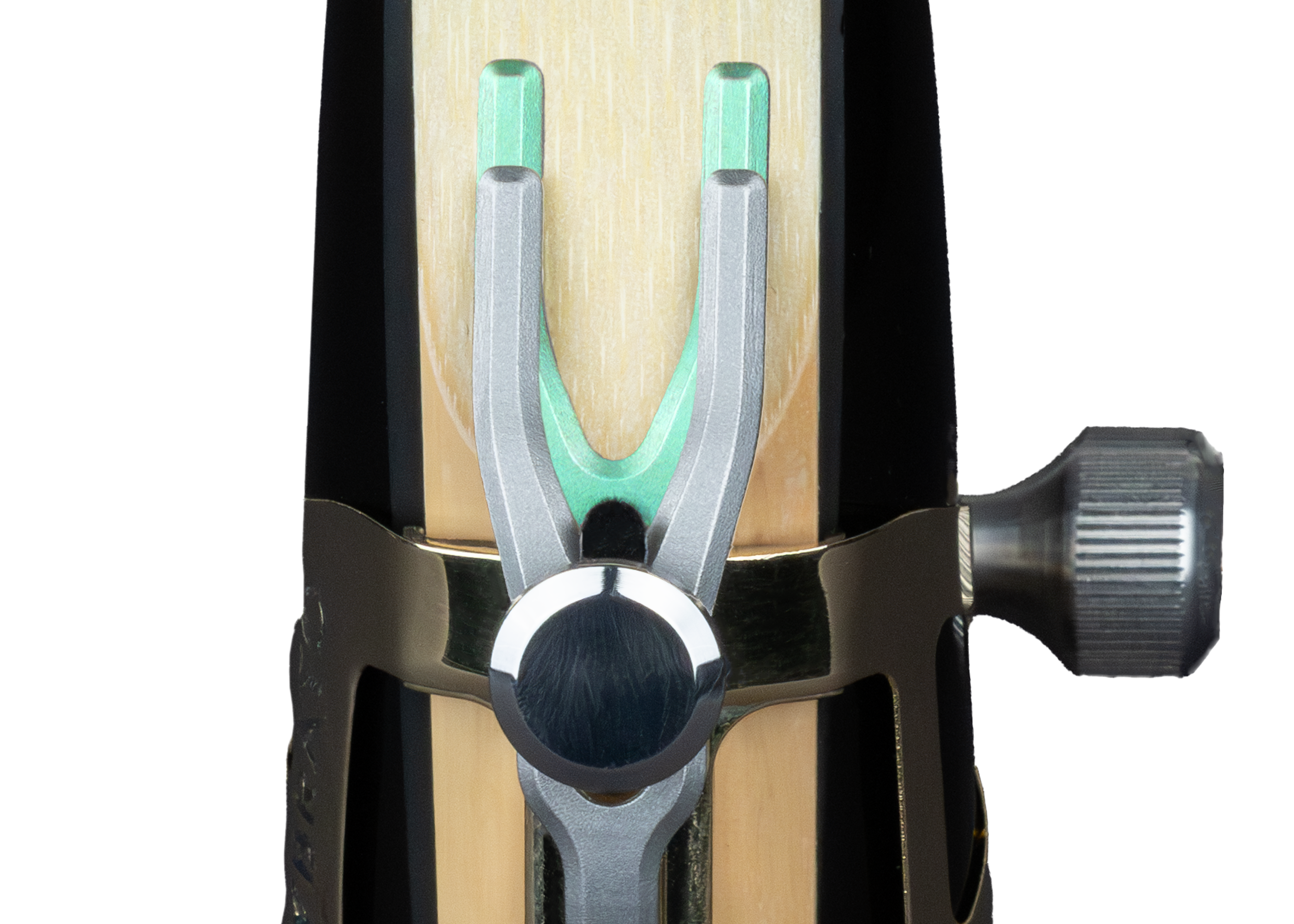 Close-up of the Ybrato SweetSpot Ligature on a saxophone mouthpiece, highlighting the pressure point adjustment with a green-marked area on the reed tip